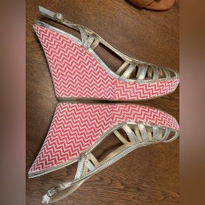 Lily Pulitzer!  Sz10M Pink&white chevron 5”wedge heel, gold leather uppers, sexy
